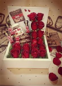 picture باکس سفید گل و شکلات ولنتاین
