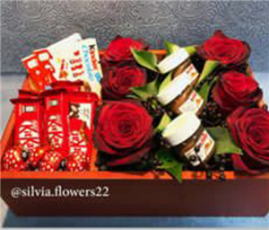 picture جعبه گل رز قرمز هلندی 6 شاخه  با انواع شکلات